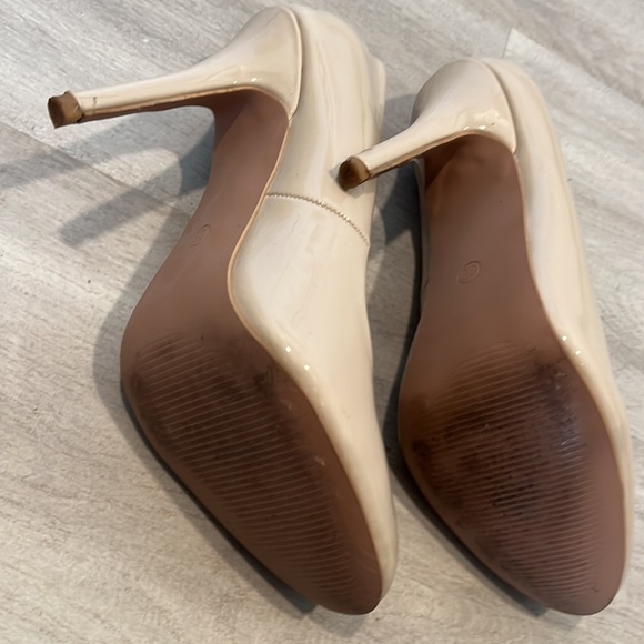 Nude paten leather 4 inch high heels - Picture 2 of 3